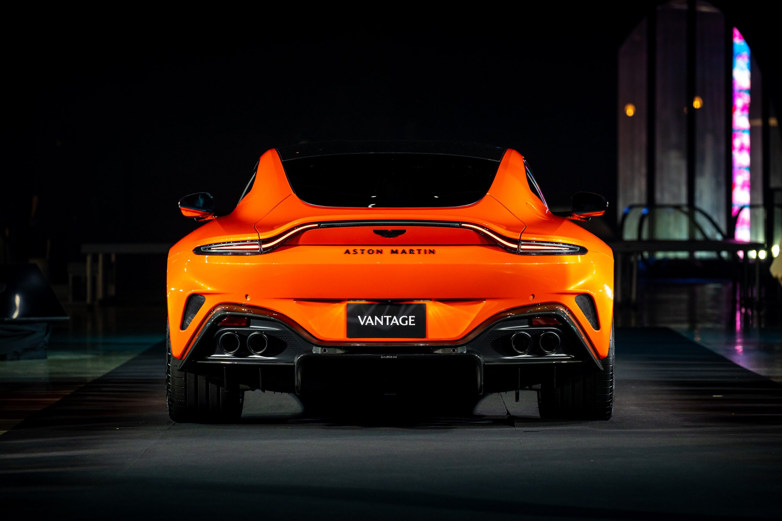 แอสตัน มาร์ติน ส่ง New Vantage คูเป้ ขายเริ่มต้น 21.9 ล้านบาท 