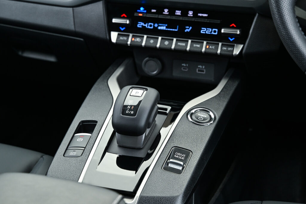 MITSUBISHI XFORCE HEV