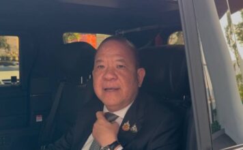 นายพิชัย นริพทะพันธุ์