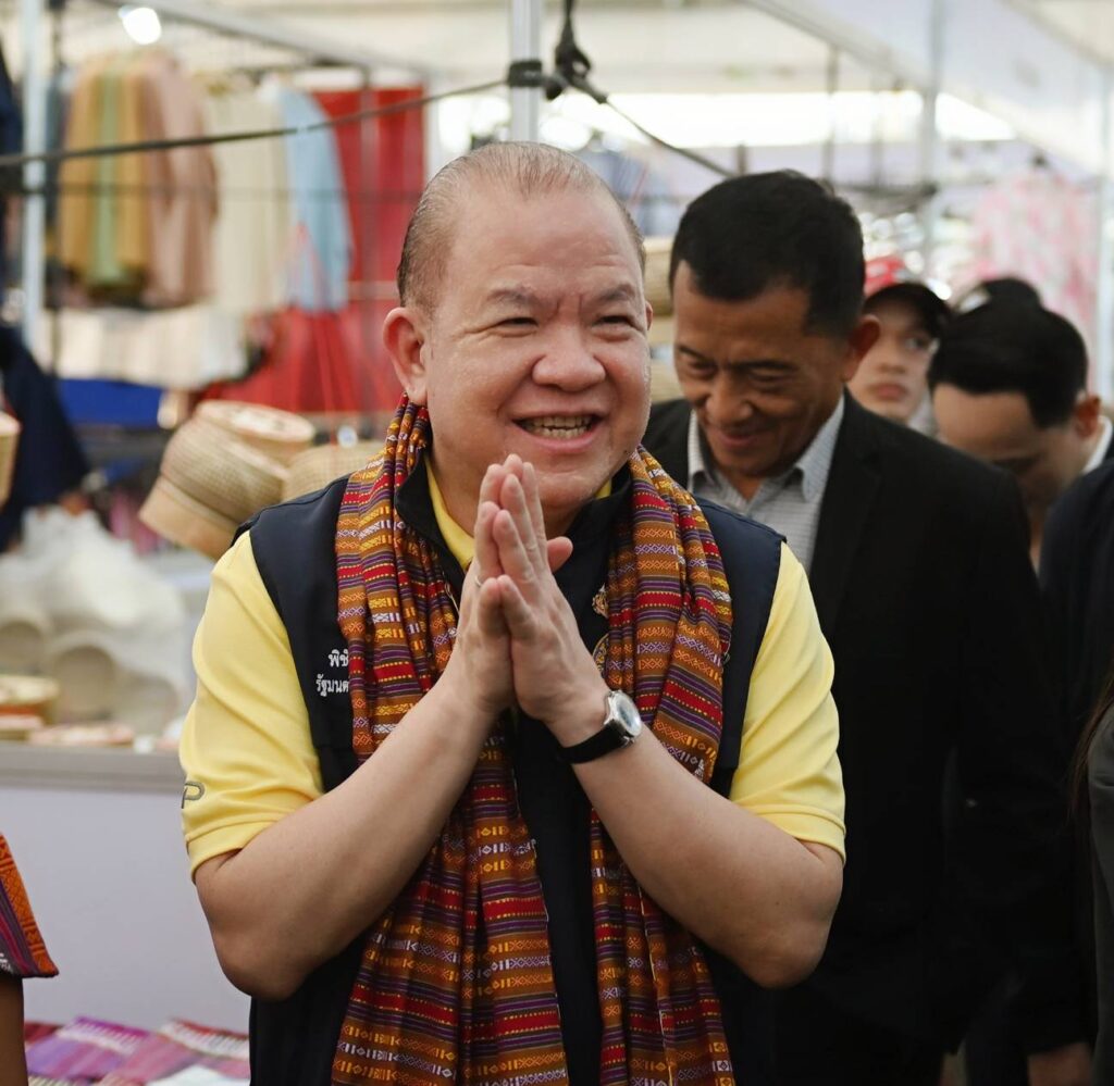 นายพิชัย นริพทะพันธุ์