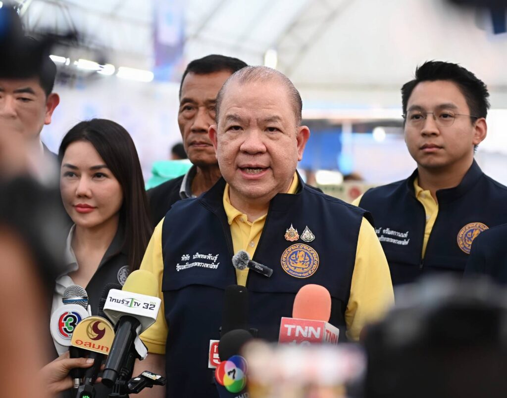 นายพิชัย นริพทะพันธุ์