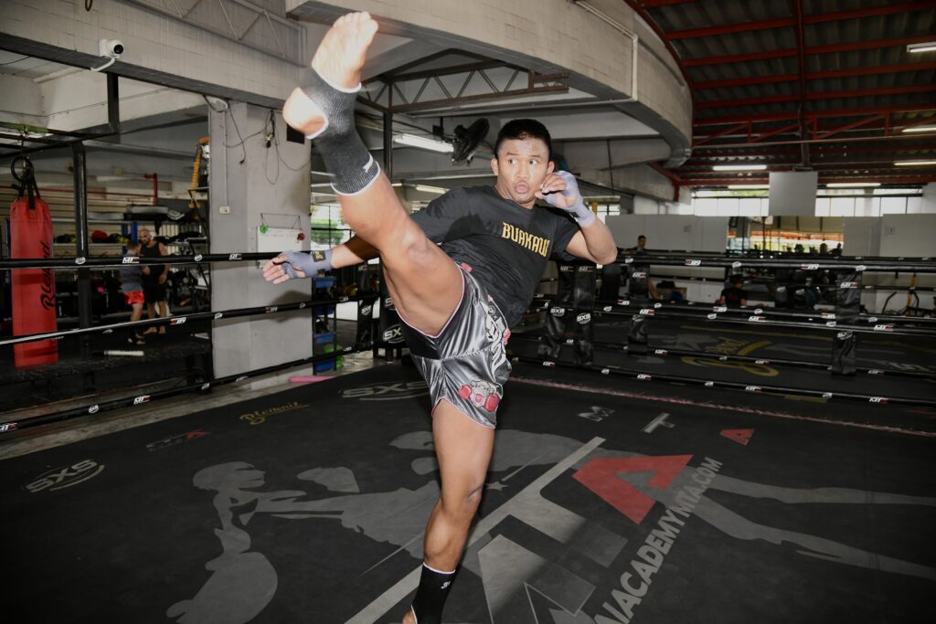 CPF มวยไทย หมูเด้ง