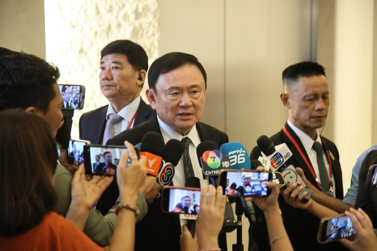 ทักษิณแนะคุยทูตอียู แจงปมส่งอุยกูร์ มองการกดดันไม่กระทบรัฐบาล 