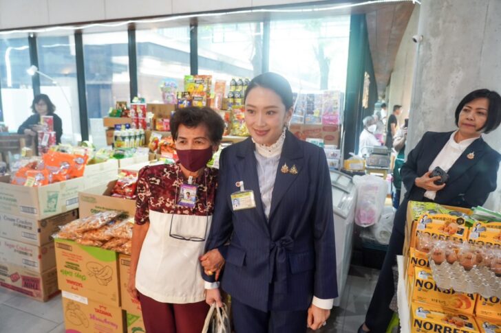 S__31416335 นายกฯ แวะเยี่ยมโรงอาหารสภา หลังเสร็จศึกซักฟอก สั่ง 'กุยช่าย-ขนมปัง' กินช่วงบ่าย
