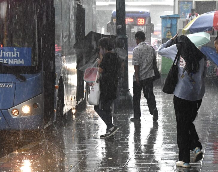 S__4128773 ฝนตก-พายุ