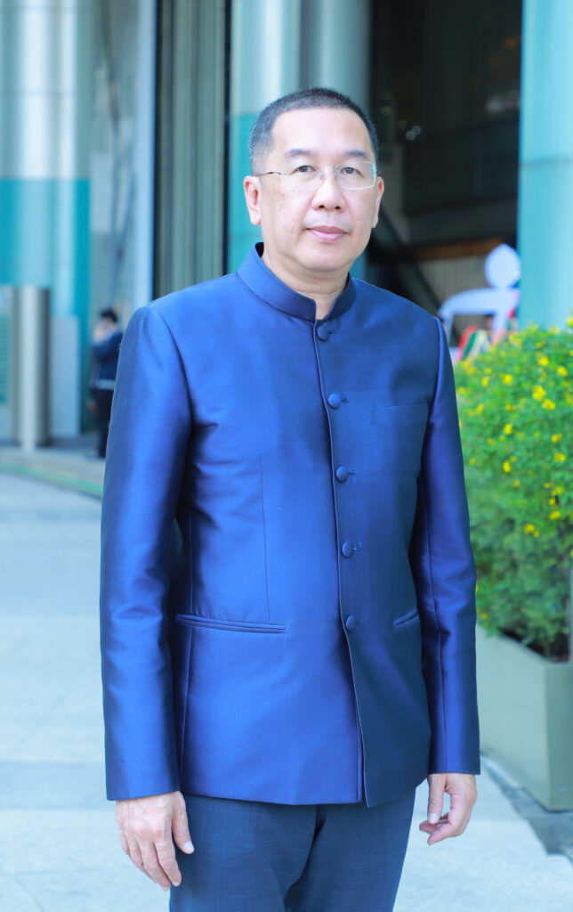 นายพีรพันธ์ คอทอง