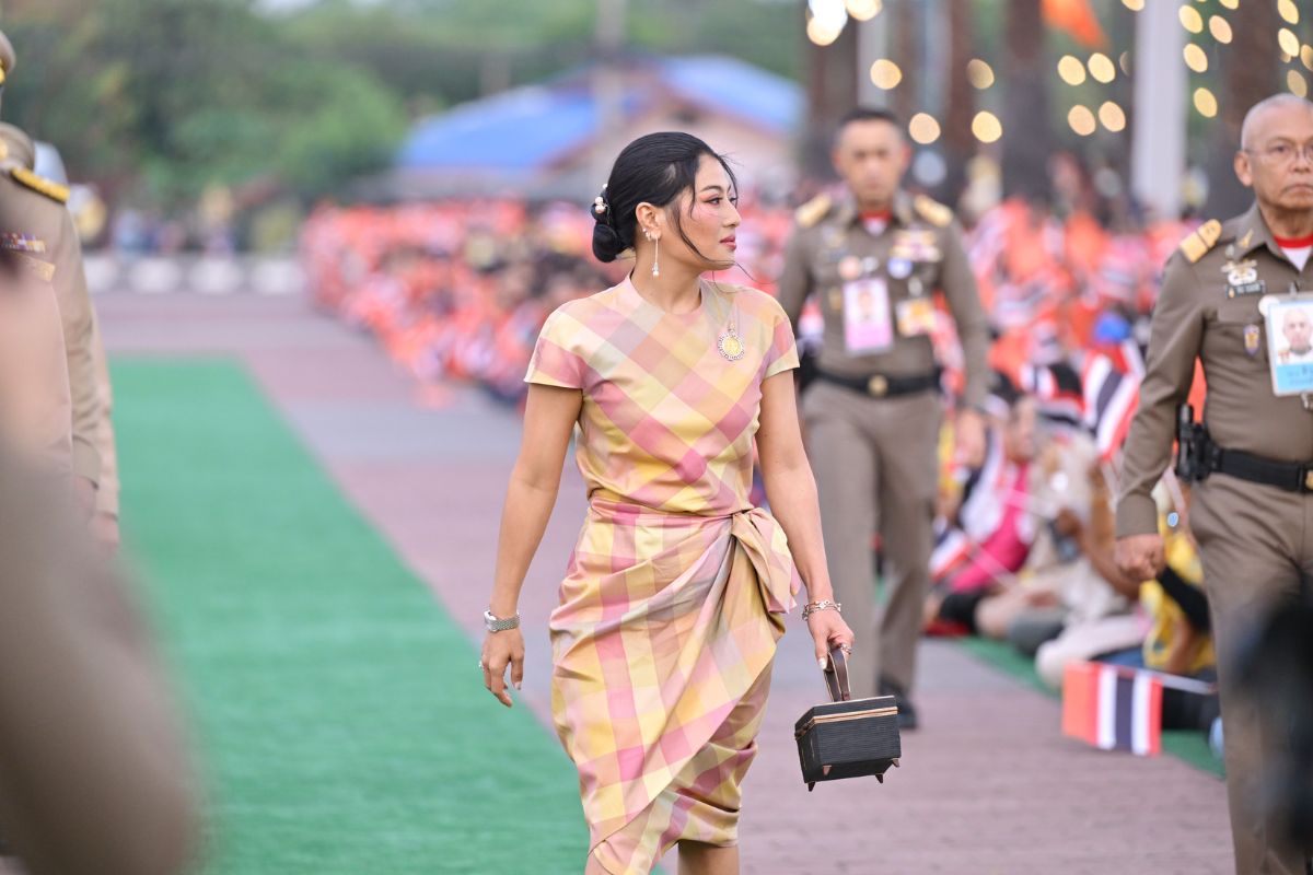 เปิดที่มาฉลองพระองค์ผ้าไหม จ.สุรินทร์ ผลงานออกแบบ “Theater”