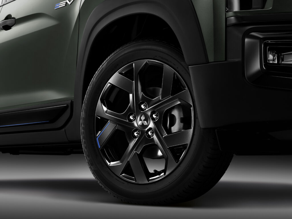 MITSUBISHI Xpander Play 