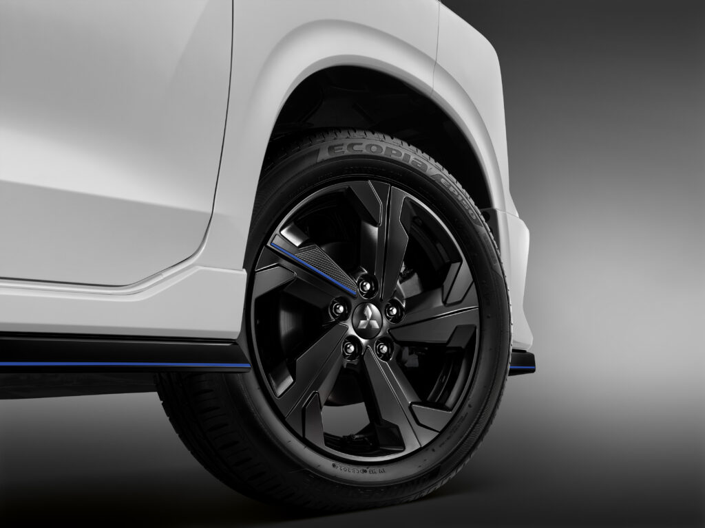 MITSUBISHI Xpander Play 