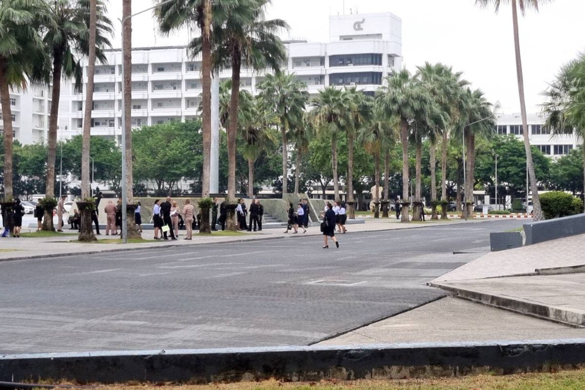 เร่งอพยพคนออกจากตึก A ศูนย์ราชการฯ แจ้งวัฒนะ หลังพบรอยแยกตึก