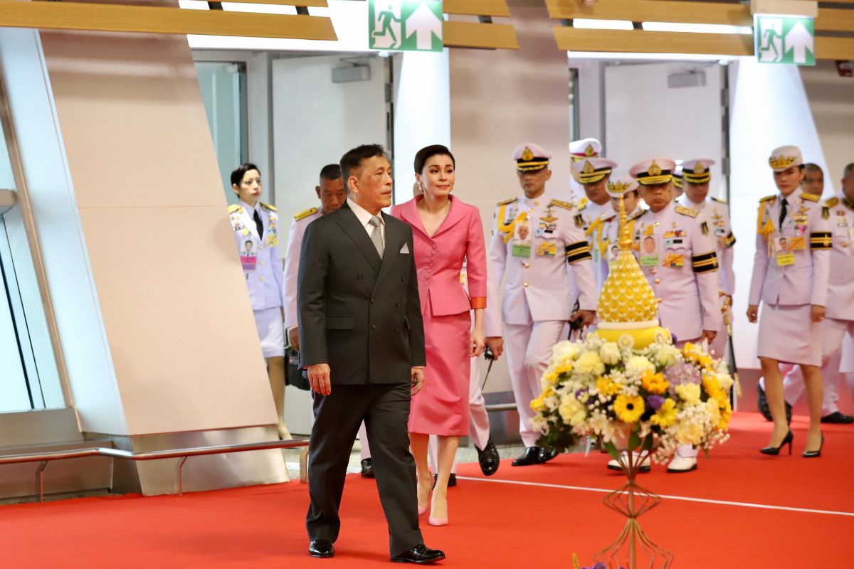 ในหลวง-พระราชินี เสด็จฯ สนามบินสุวรรณภูมิ ทรงเปิดอาคาร SAT-1