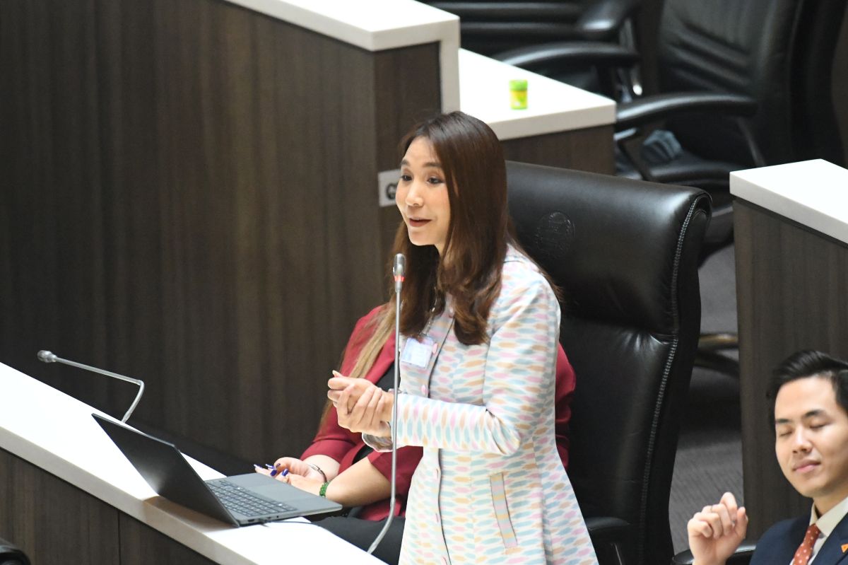 “ศิริกัญญา” อภิปราย นายกฯใช้คนไม่เป็น-บริหารเศรษฐกิจล้มเหลว