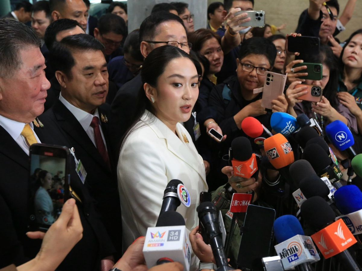 นายกฯ ไม่ตื่นเต้นศึกอภิปรายแรก ทักษิณ สแตนด์บายรับสาย เชื่อ เฉลิม ไม่ซักฟอก