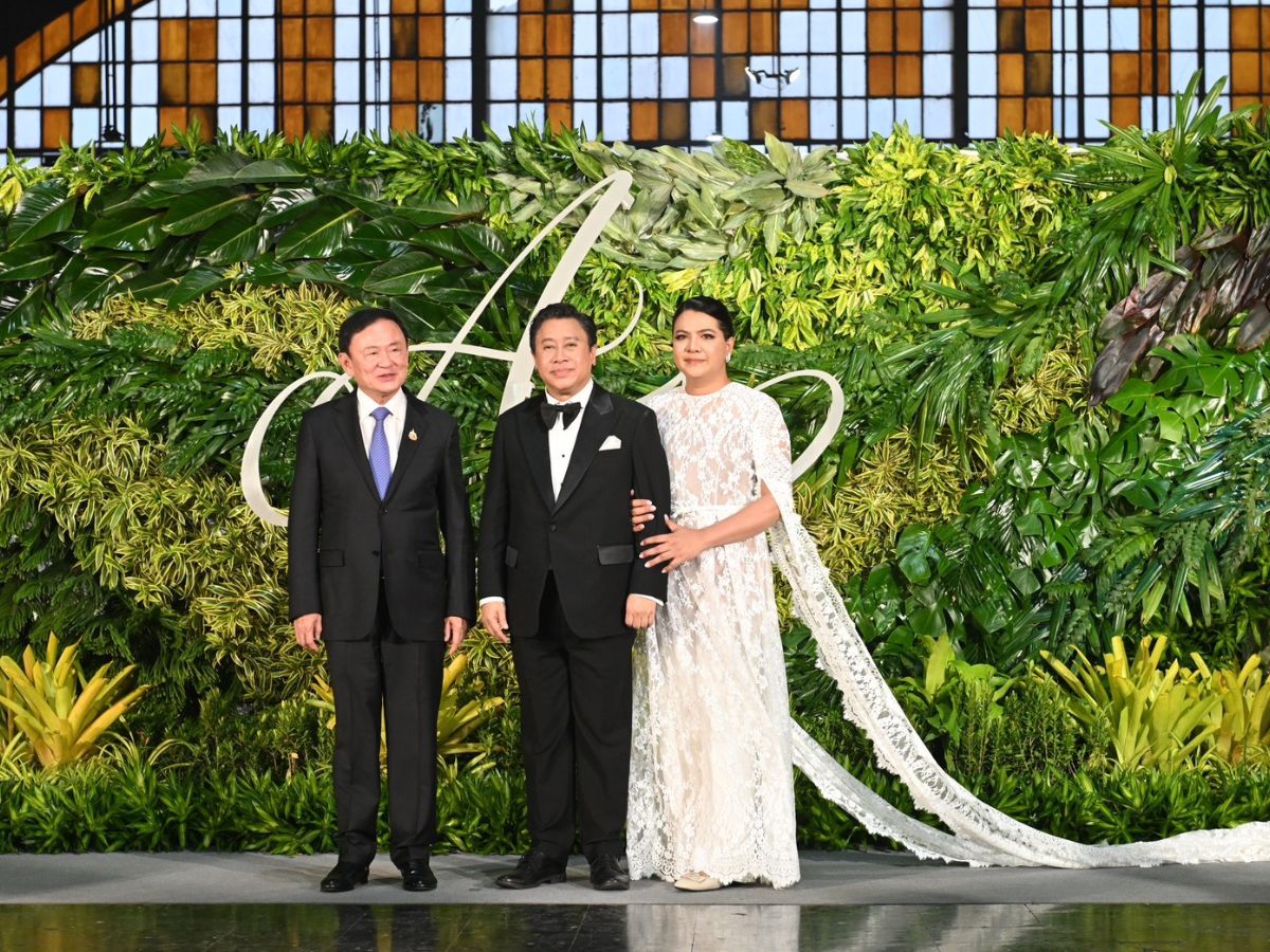 ทักษิณ ร่วมฉลองมงคลสมรส จักรภพ-สุไพรพล คนการเมืองแห่ร่วมยินดี