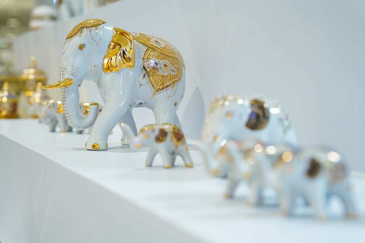 ไอคอนคราฟต์ เชิดชูช่างฝีมือไทย นำ 2 แบรนด์เบญจรงค์อวดเสน่ห์ชาวโลก