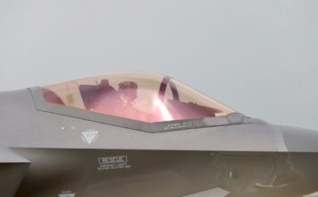 นาวาอากาศตรี เมลานี คลูสเนอร์ นักบินหญิง F-35