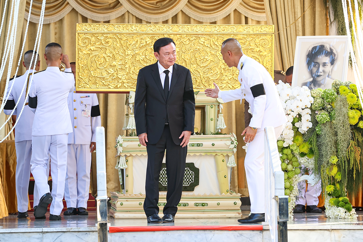 ทักษิณ เป็นประธานพิธีพระราชทานเพลิงศพ คุณแม่พจนีย์ ณ ป้อมเพชร