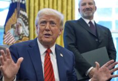 Trump drops his cards ‘ทรัมป์’ ทิ้งไพ่หมดมือ