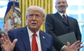 Trump drops his cards ‘ทรัมป์’ ทิ้งไพ่หมดมือ