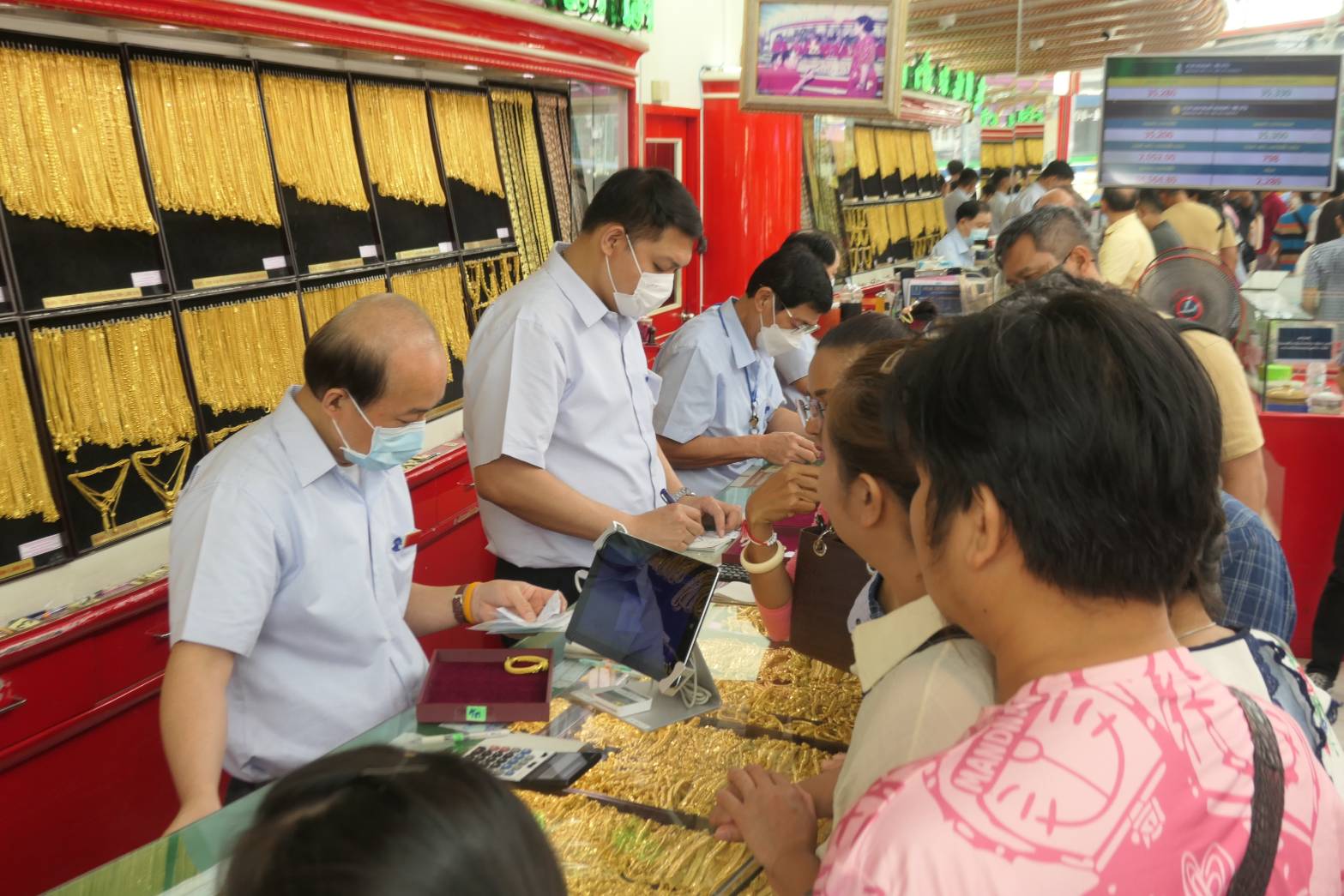 ราคาทองวันนี้(28 เม.ย. 68) ปรับขึ้น-ลง 14 ครั้ง ปิดตลาดร่วง 400 บาท