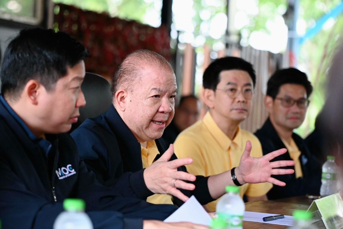 พิชัยคุยภาคเอกชน-เกษตรกรรุ่นใหม่ ดันข้าวอินทรีย์นครพนมสู่ตลาดโลก