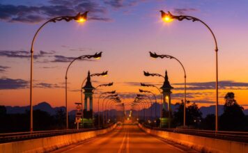 ดันนครพนม เมืองท่องเที่ยวสายมู ปลุกเสน่ห์ประเพณี-สายศรัทธา