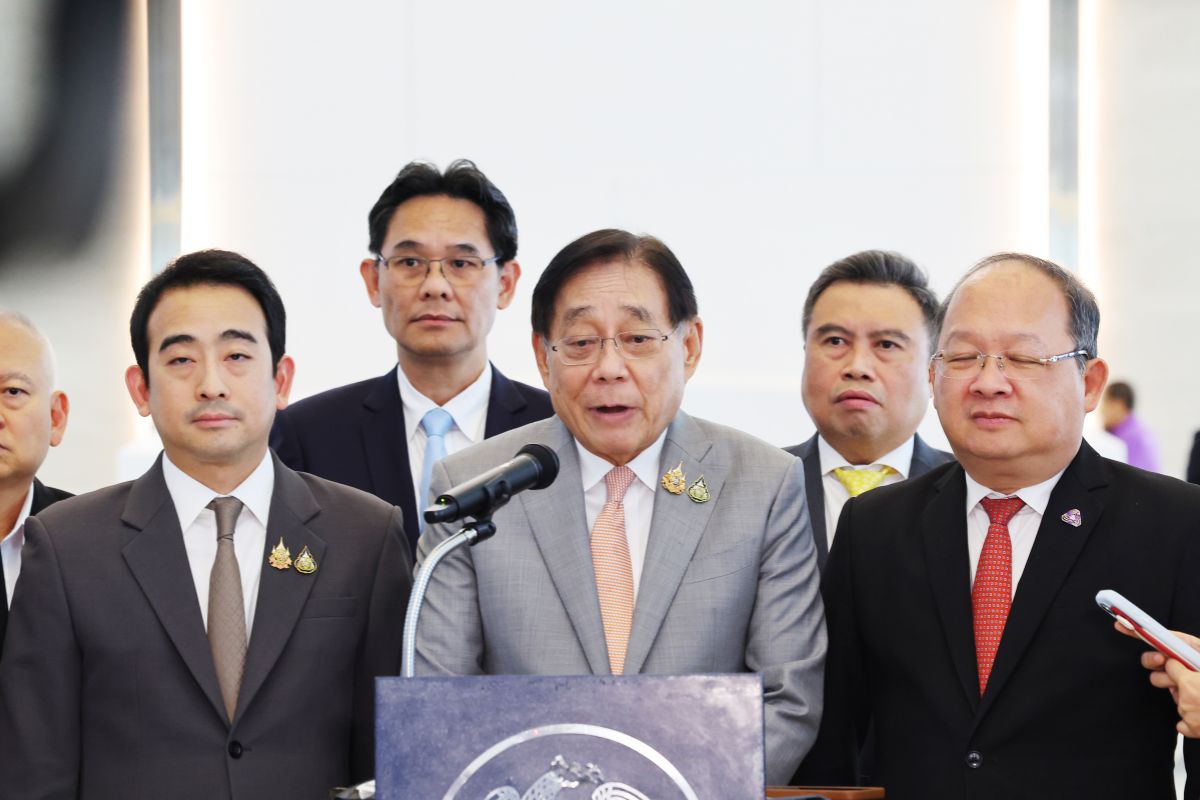 รมว.คลังระดมทีมเศรษฐกิจ-เอกชน ถกแผนการค้า เจรจาภาษีทรัมป์