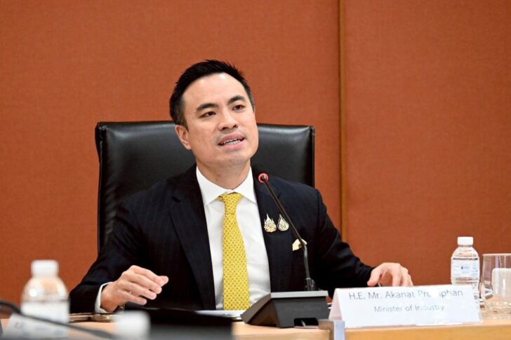 เอกนัฏ พร้อมพันธุ์ เอกนัฏ พร้อมพันธุ์