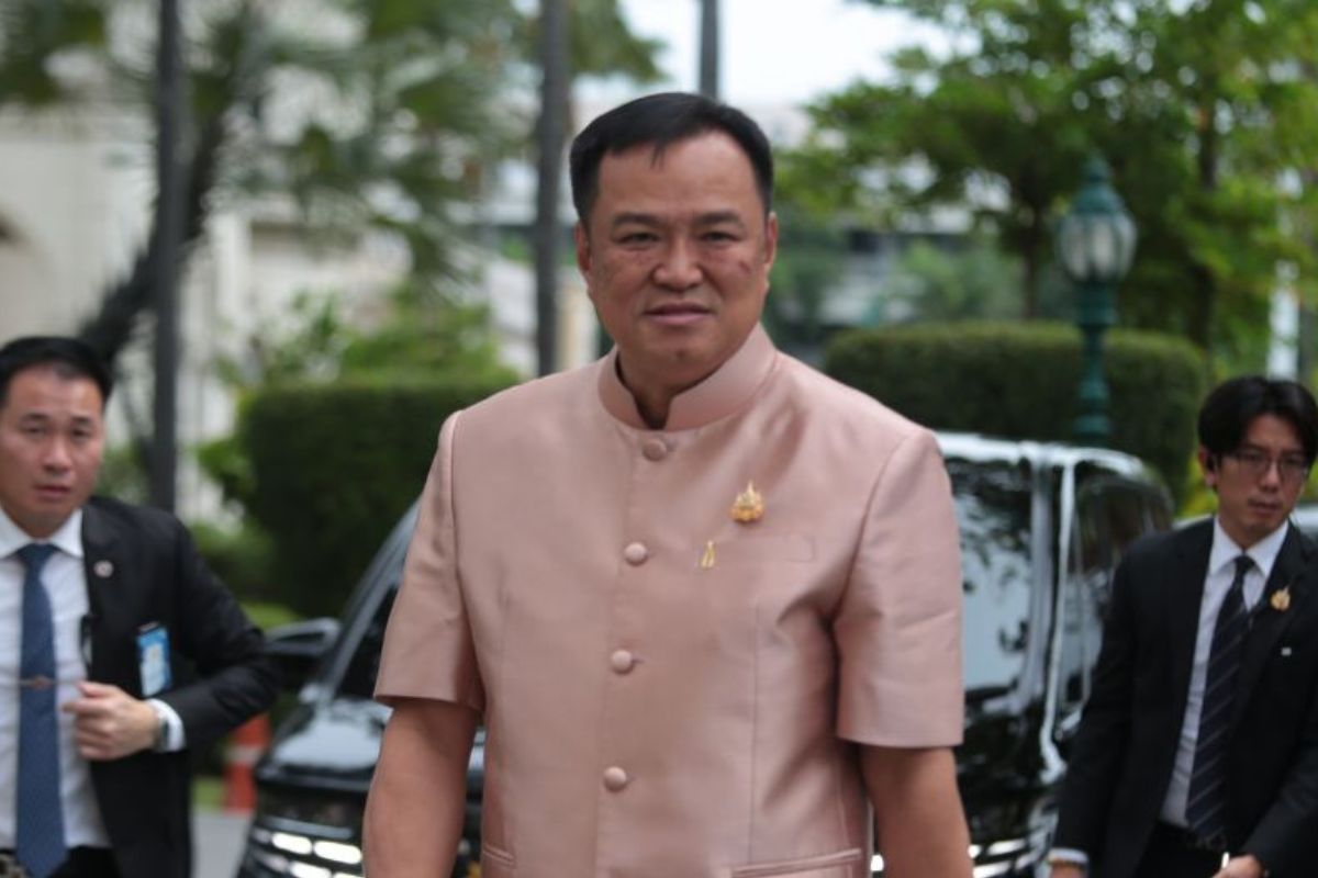 ‘อนุทิน’ กำชับอำนวยความสะดวก-ปลอดภัย ประชาชนเดินทางกลับ