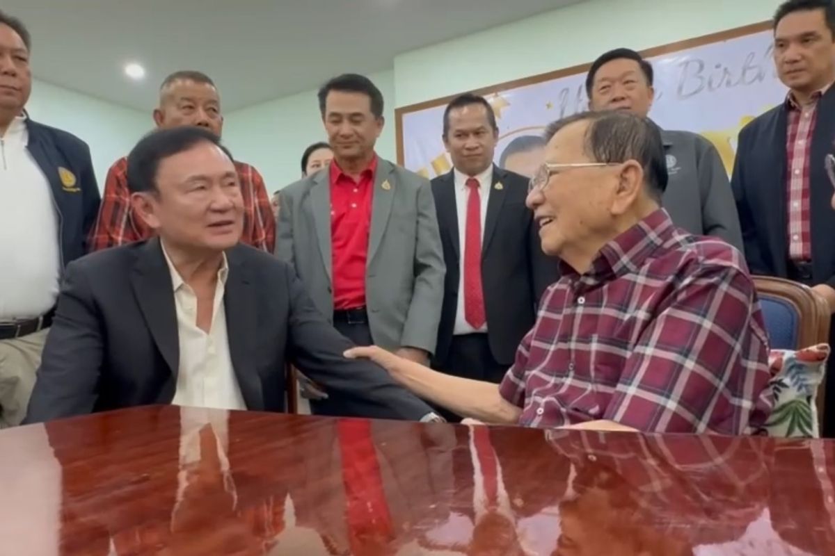 ทักษิณ อวยพรวันเกิด ป๋าหนาะ 92 ปี อยู่ด้วยกันจนสังขารร่วงโรย
