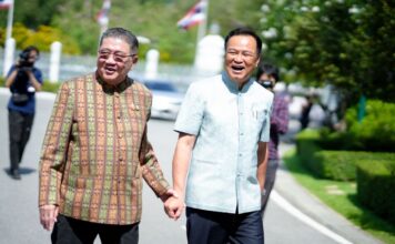 ภูมิธรรม โชว์ซีนจูงแขน อนุทิน