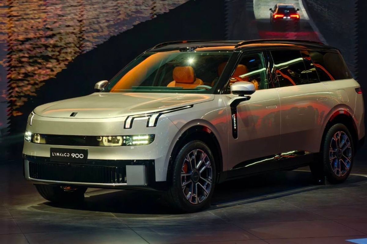 Lynk & Co 900