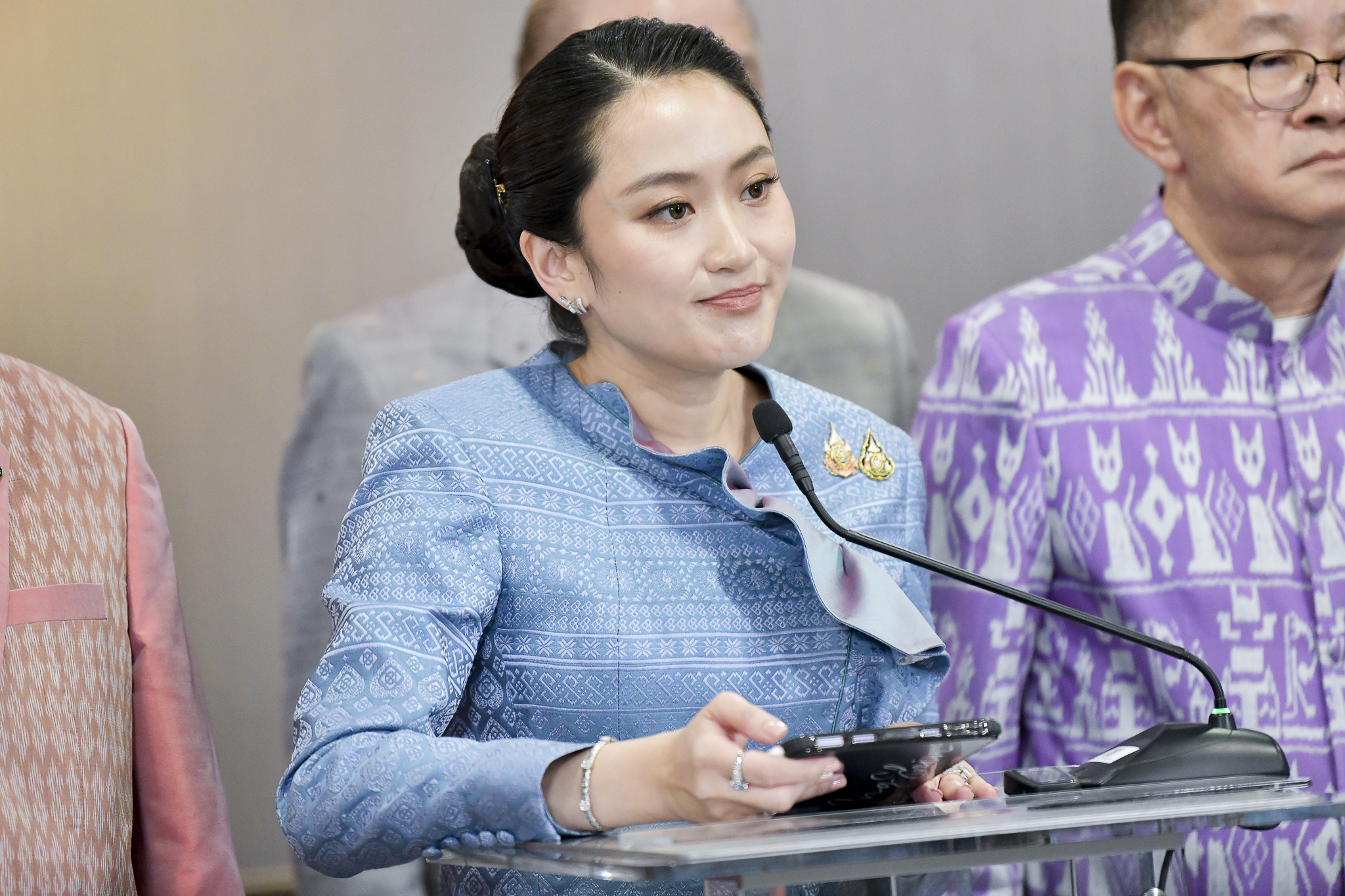 นายกฯไม่รีบดันร่าง กม.เอ็นฯคอมเพล็กซ์เข้าสภา สว.ฮึ่มตั้งกำแพงขวาง