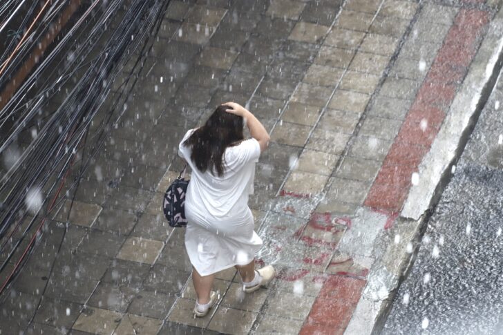 S__10510356-rain bkk30 ฝนตก ฝนฟ้าคะนอง