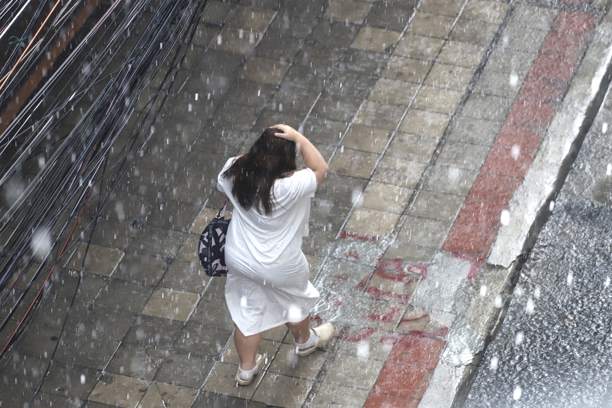 ฝนตก ฝนฟ้าคะนอง
