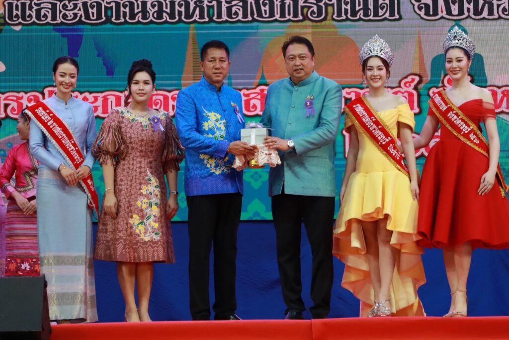 นายสุชาติ ชมกลิ่น