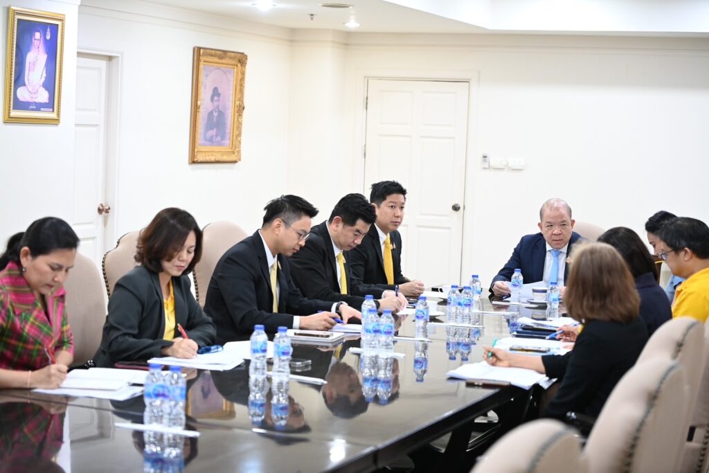 นายพิชัย นริพทะพันธุ์