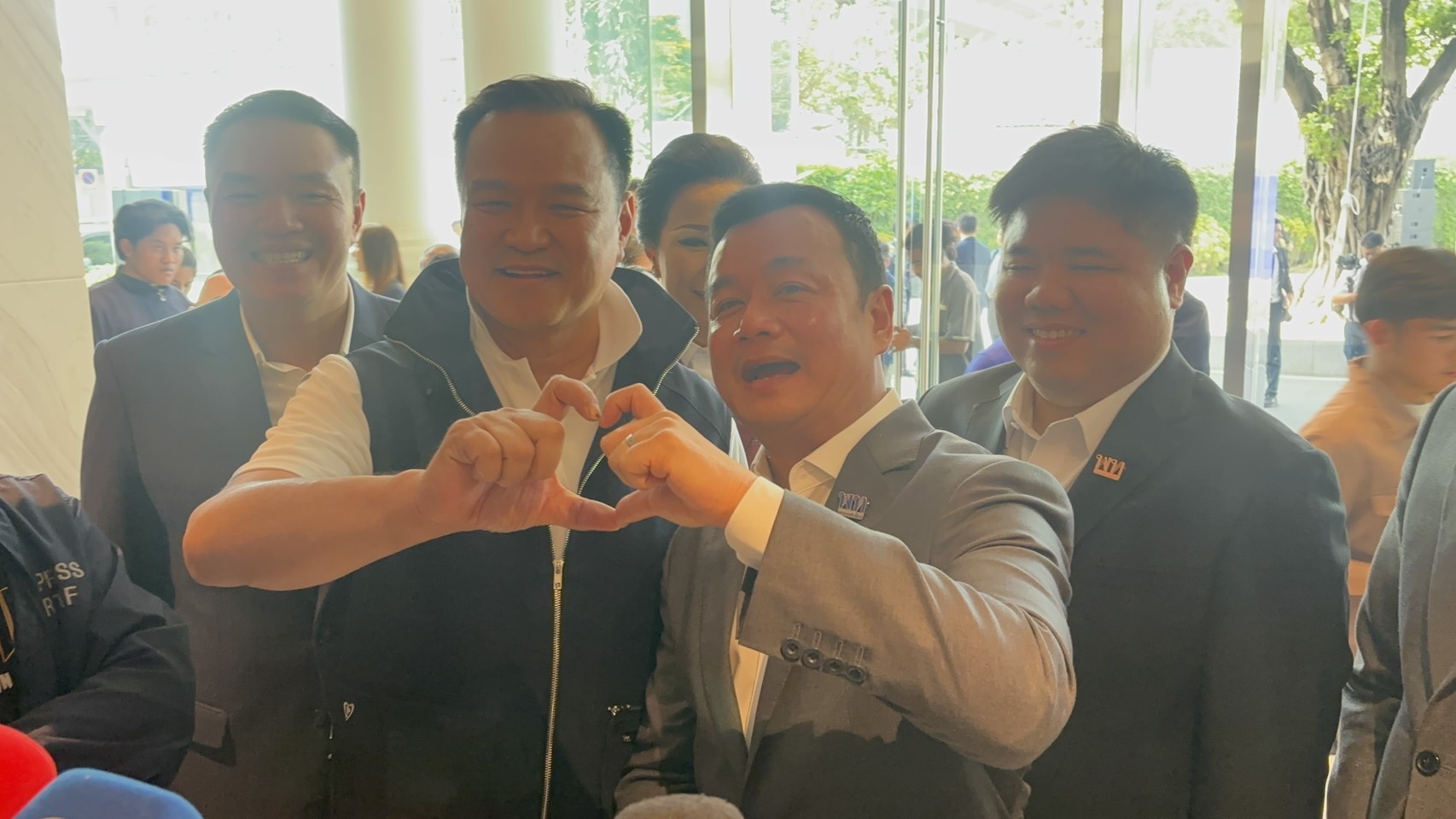 สรวงศ์ มั่นใจ พรรคร่วม โหวตหนุนร่างกฎหมายเอ็นฯคอมเพล็กซ์
