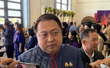 สุชาติ เชื่อ 'พีระพันธุ์' เก่งกฎหมาย แจงได้ปมถูกร้องถือหุ้นเอกชน ไม่หวั่นกระทบ รทสช.