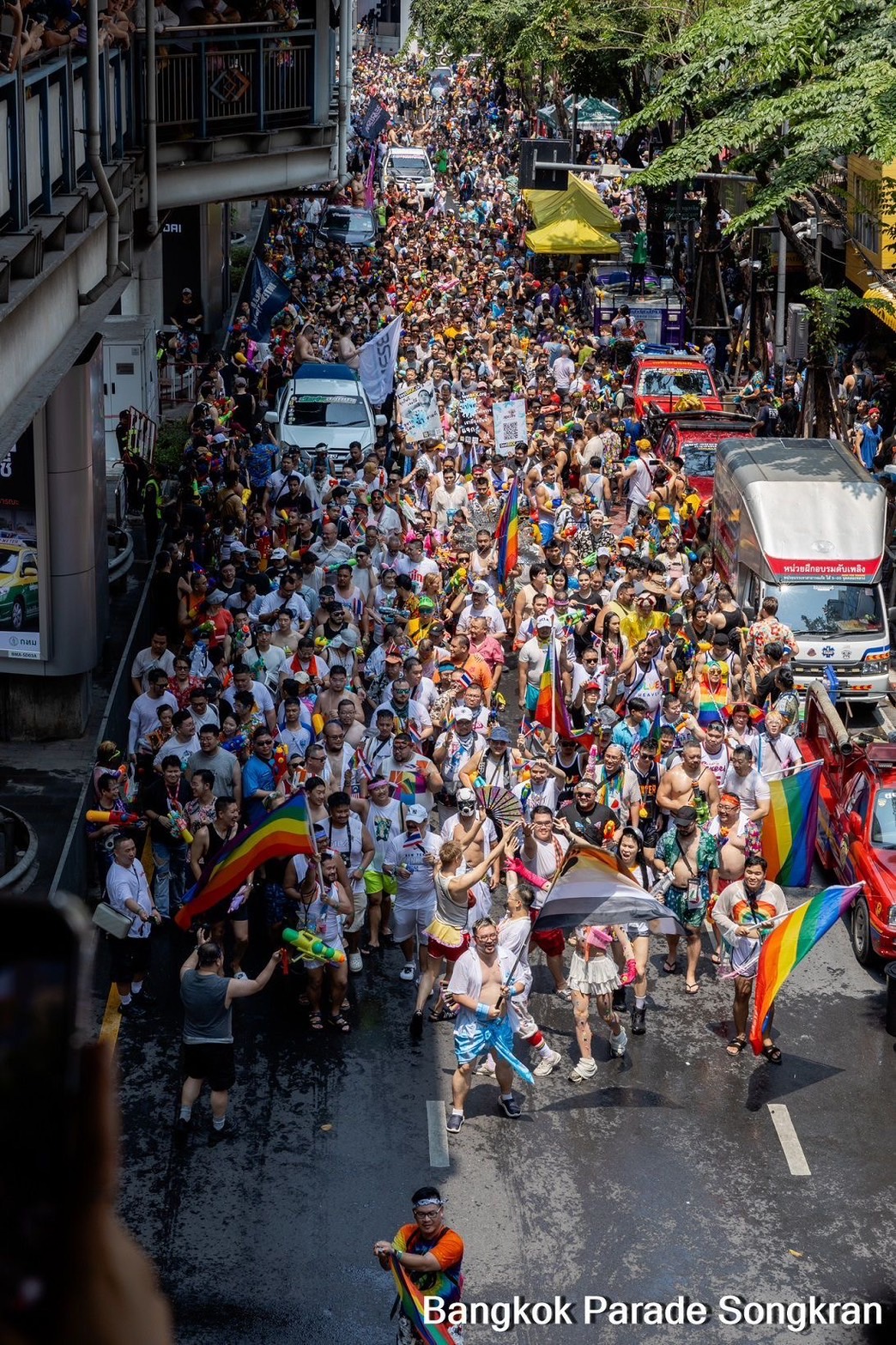 สีลม จัดใหญ่ Bangkok Songkran Parade 2025
