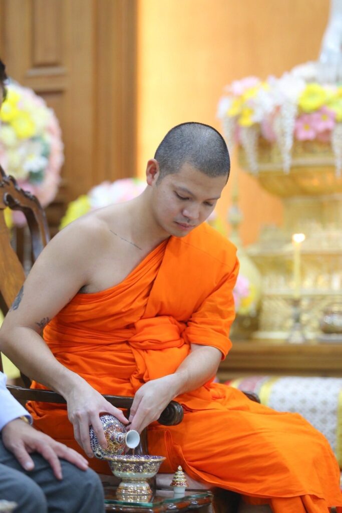 สารัชถ์ กราบสักการะ ‘พระพรหมสิทธิ’ ในโอกาสบวชลูกชาย