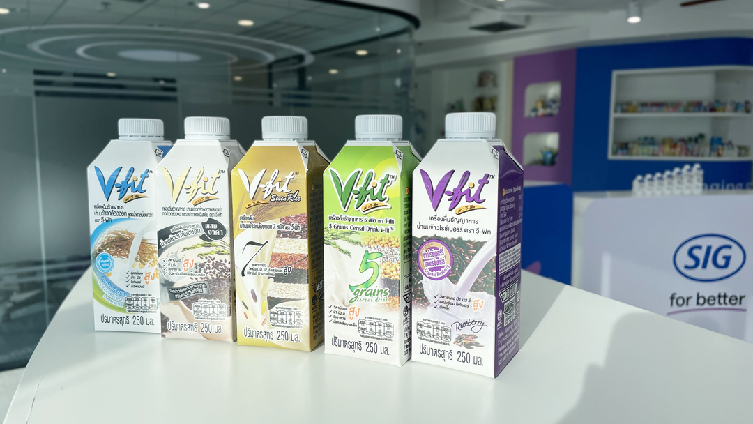เอสไอจีเปิดตัวขวดกระดาษรักษ์โลก อำพลฟูดส์นำร่องใช้กับ V-FIT