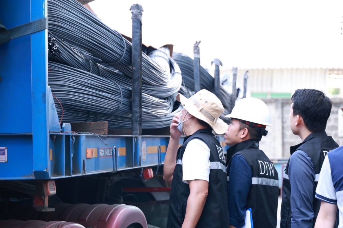 ทีมสุดซอย รวบอีก 2 โรงเหล็กลอบผลิต คุก 4 ปี ส่งคนงานจีนไม่มีใบอนุญาตกลับประเทศ 6 คน