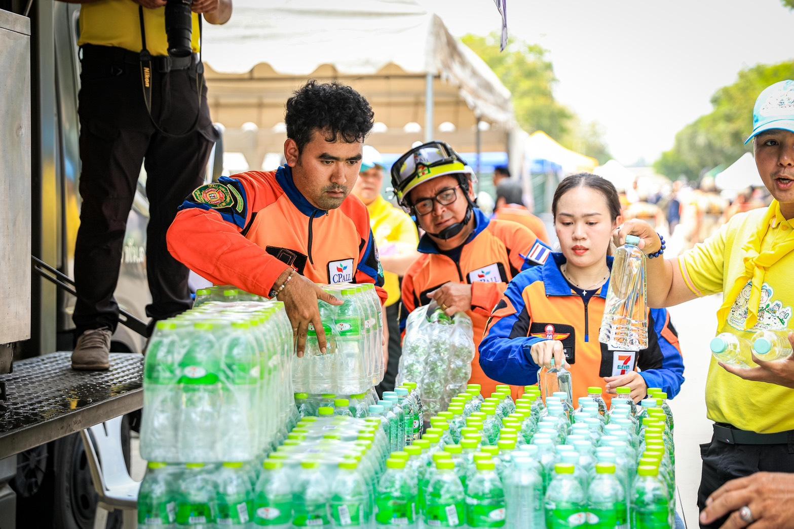 เดินหน้าคนไทยไม่ทิ้งกัน เซเว่นฯร่วมสนับสนุนน้ำดื่ม หน่วยงานต่างๆ