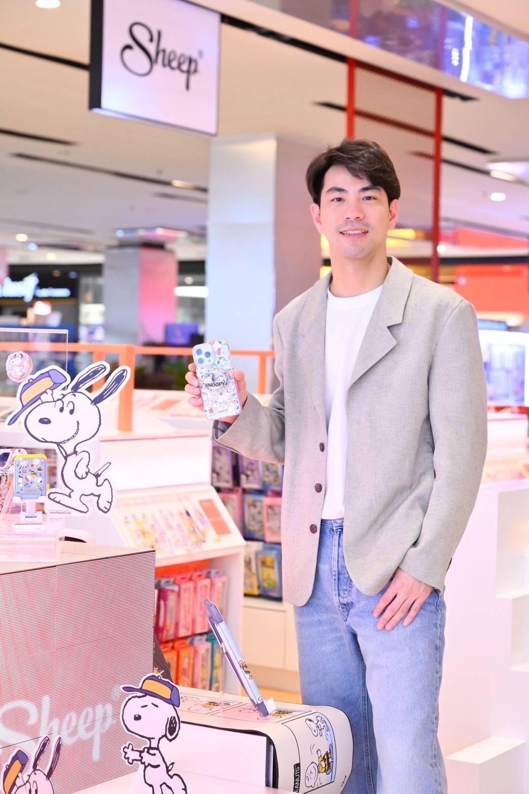อภินันท์ ตรีรัตน์พิจารณ์