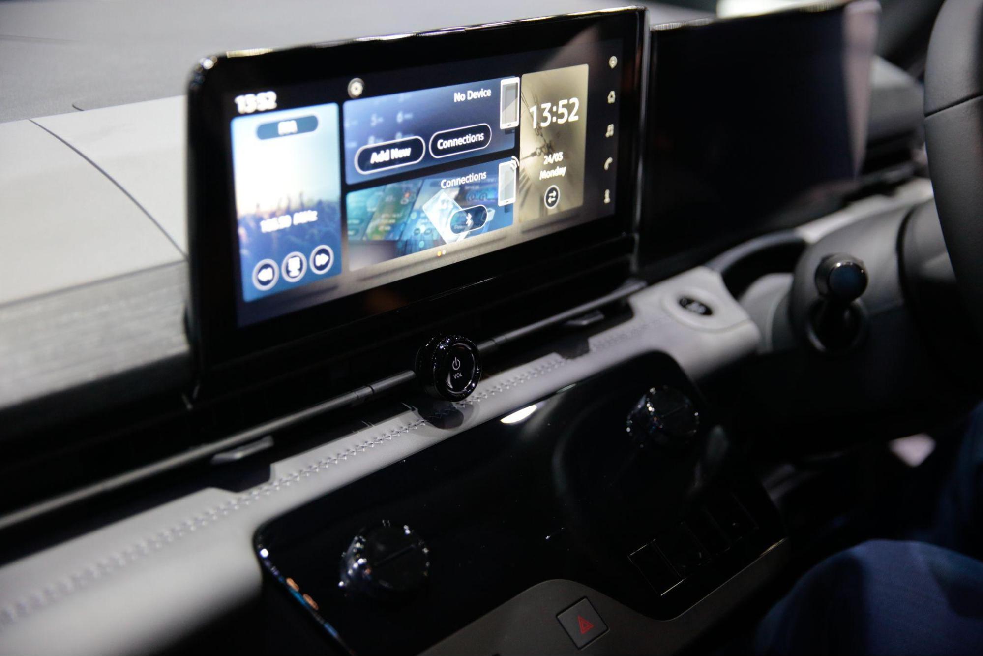 จอกลางขนาด 12.3 นิ้ว รองรับ Apple CarPlay และ Android Auto แบบไร้สาย จอกลางขนาด 12.3 นิ้ว รองรับ Apple CarPlay และ Android Auto แบบไร้สาย