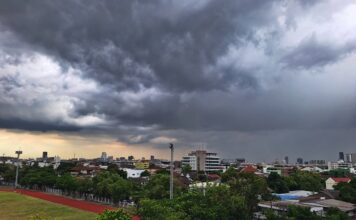 สภาพอากาศวันนี้ กรมอุตุฯ เตือน อากาศร้อนจัด ฝนถล่ม 28 จังหวัด ลมแรง