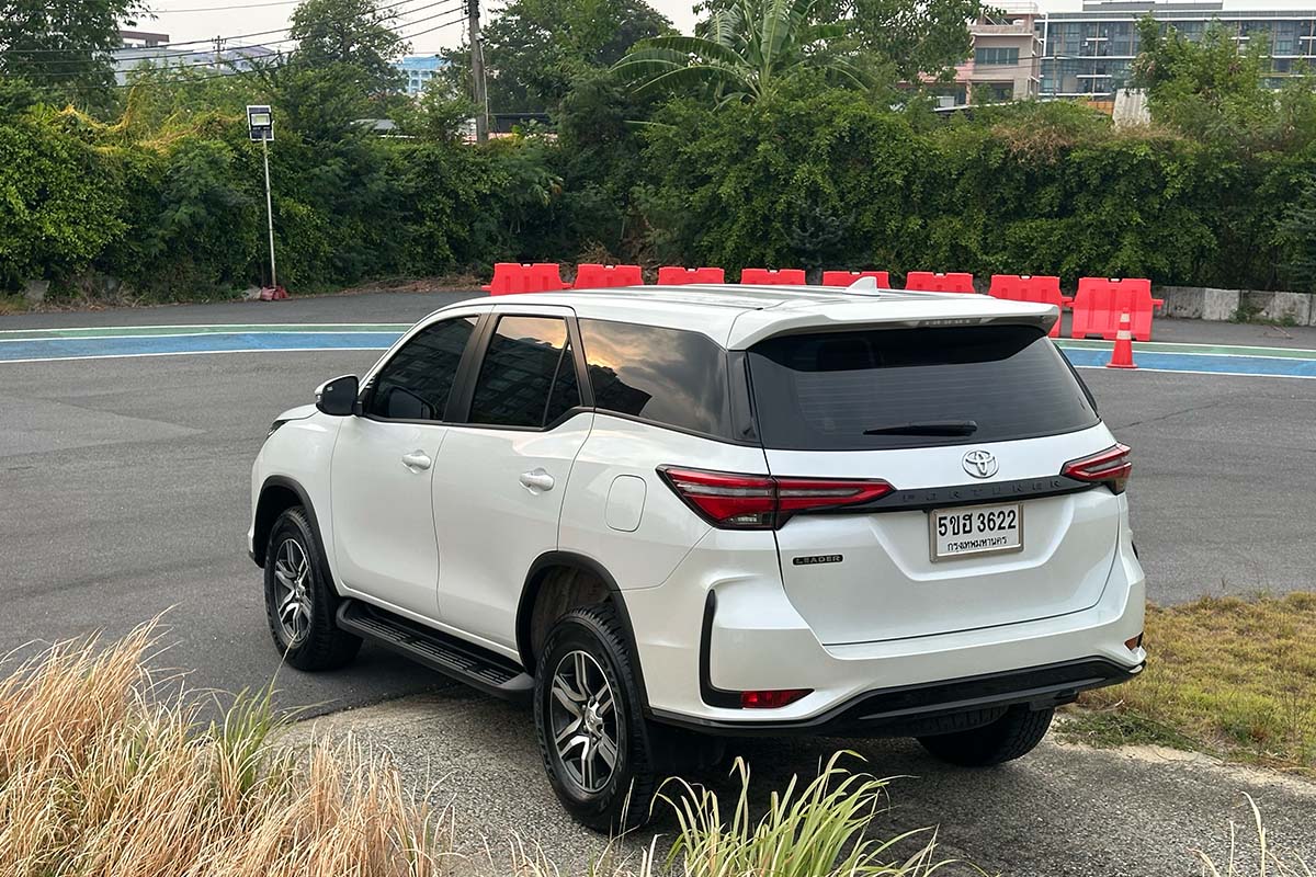 ฟอร์จูนเนอร์ ลีดเดอร์ เอส (FORTUNER LEADER S)