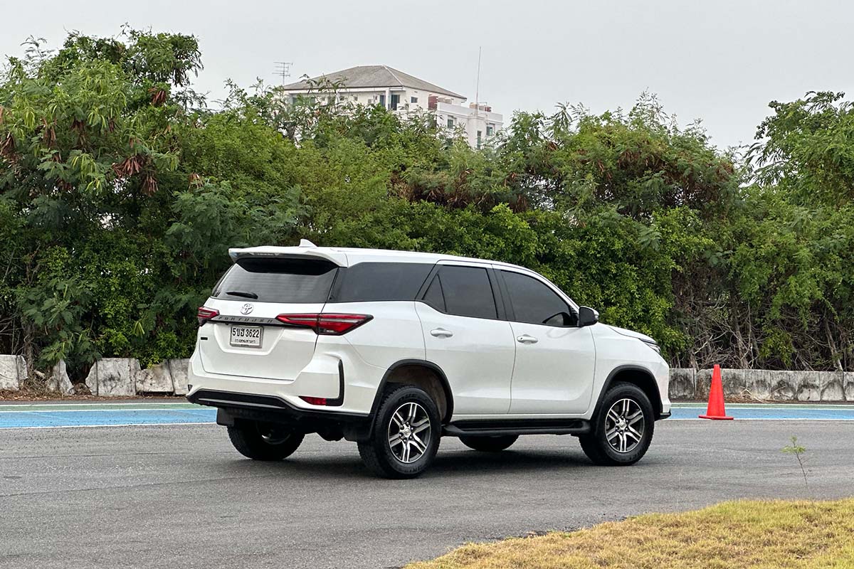 ฟอร์จูนเนอร์ ลีดเดอร์ เอส (FORTUNER LEADER S)
