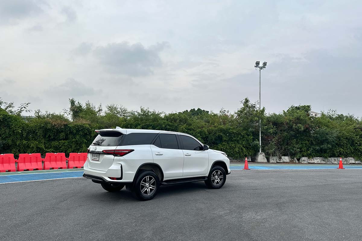 ฟอร์จูนเนอร์ ลีดเดอร์ เอส (FORTUNER LEADER S)